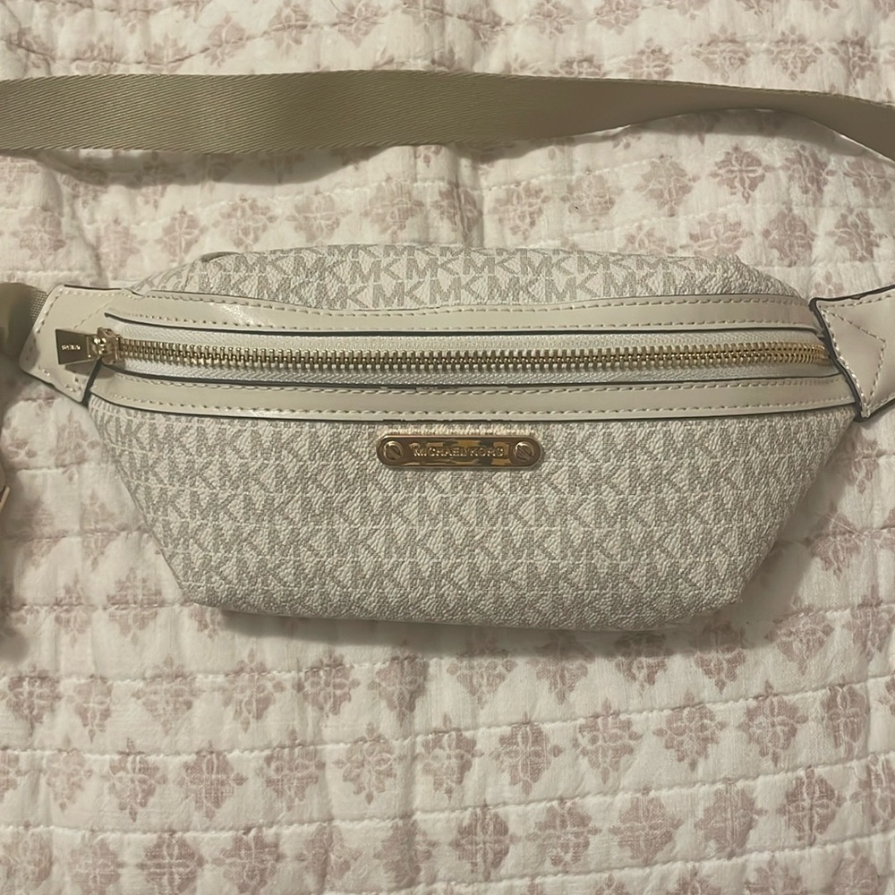 Michael kors crossbody bag